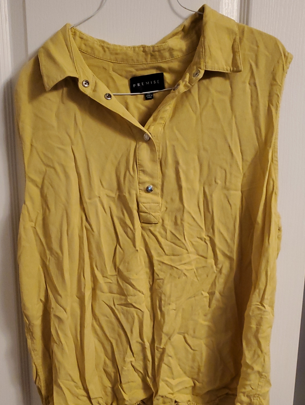 Premise Women’s Yellow Button-Detail Sleeveless Shirt